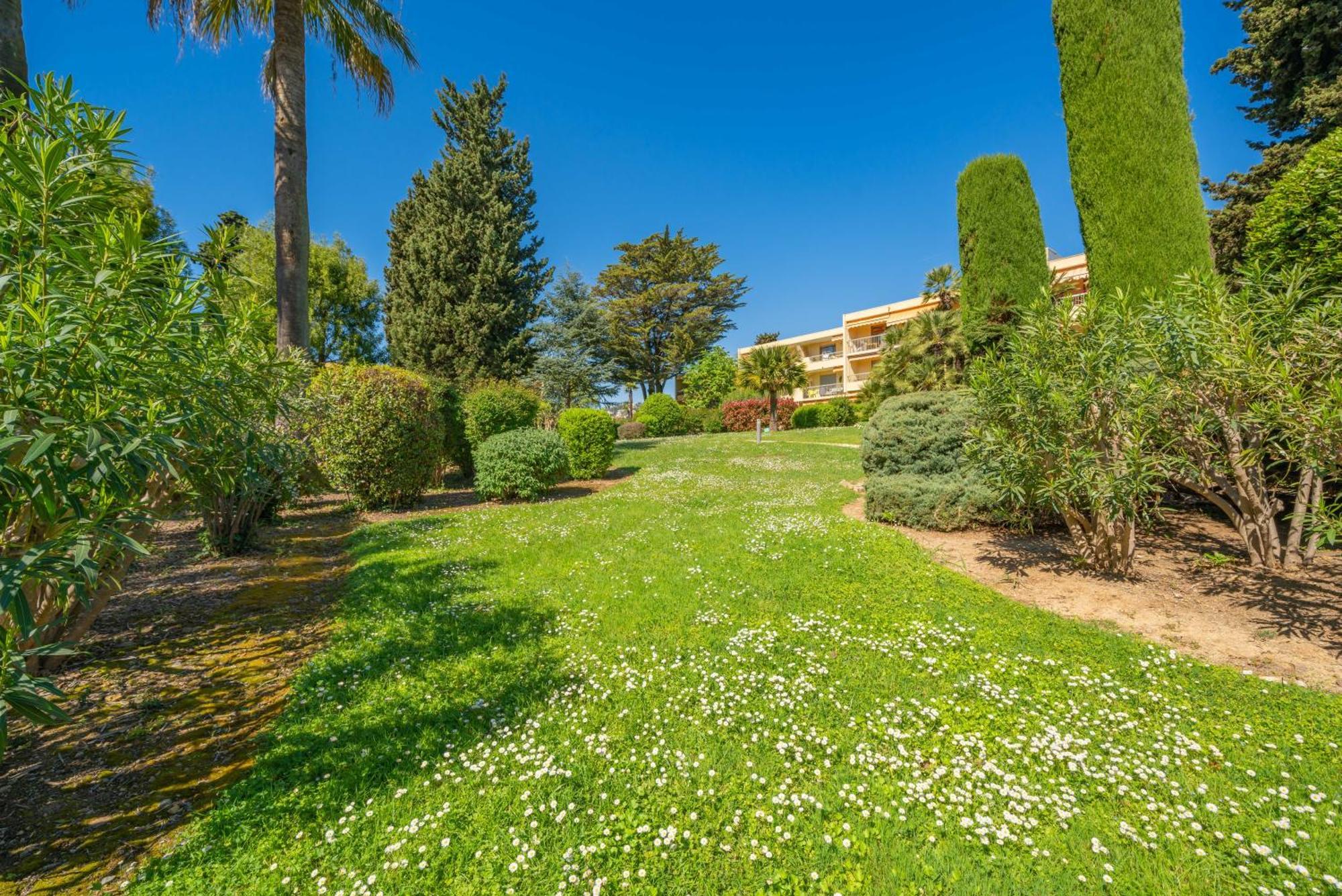 Spacious Apartment At A 5 Min Walk From The Beach Antibes Eksteriør bilde